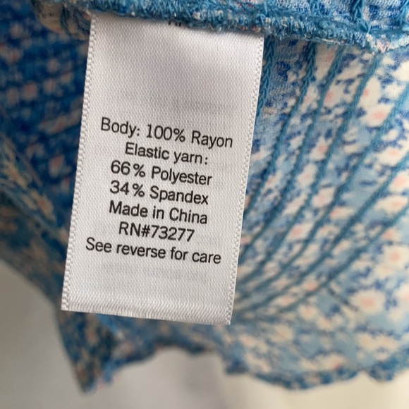 3/$24 So top blue floral print puff sleeve smocked crop top boho casual L jr - Picture 17 of 17